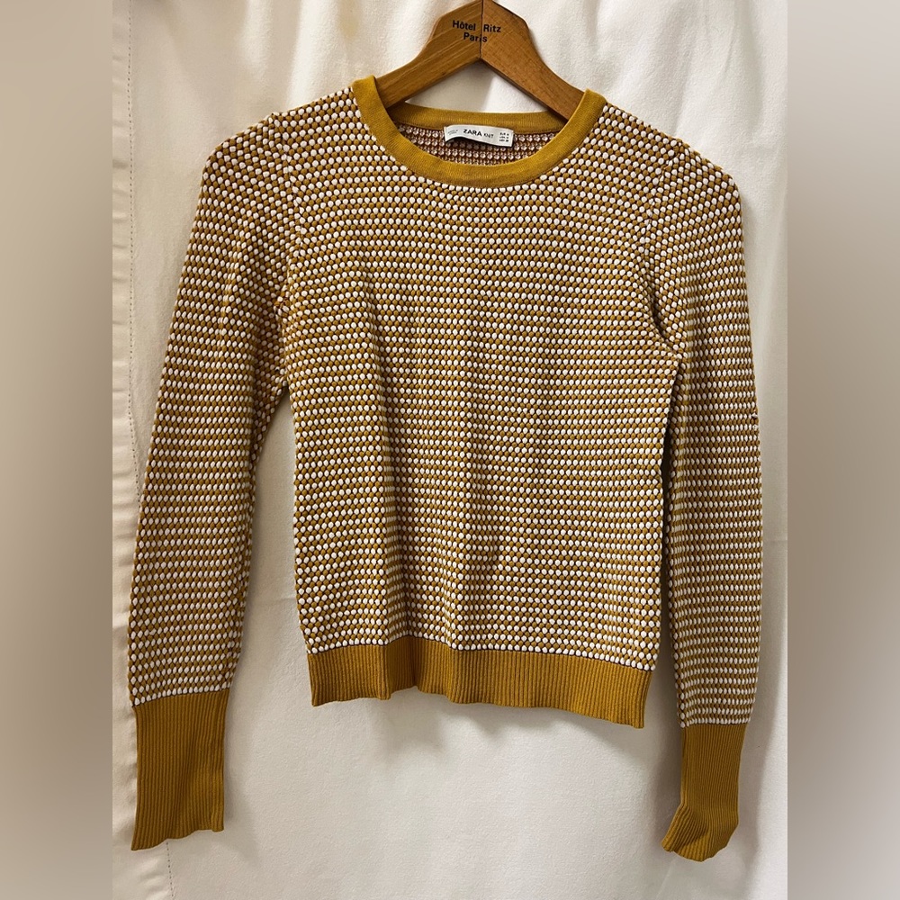 EUC Zara knit sweater - Size M